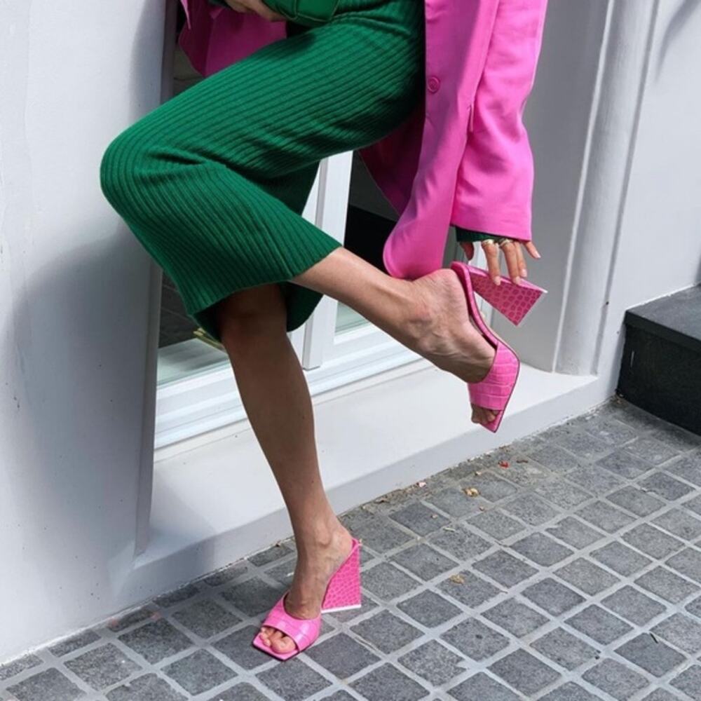 ATTICO Devon Mules Hot Pink Croc‎ Embossed Leather Size 8 Sandals Heels Sexy Fun